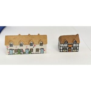 Wade England Miniature Village The Why Knot Inn and Thatched Cottages Set of 2